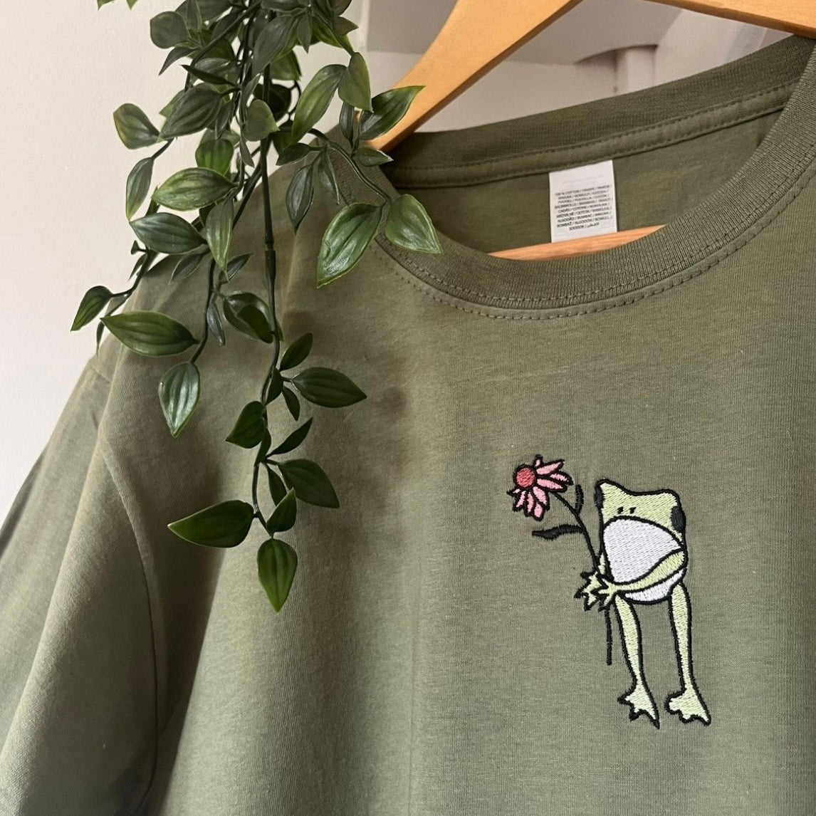 Flower Frog Embroidered T-shirt